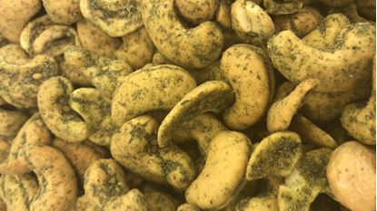 תמונה של קשיו קלוי זעתר - 100 גרם